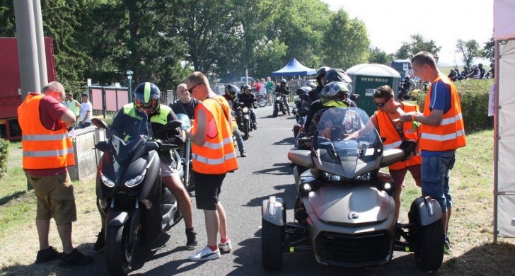 Březenská pouť a motosraz Poláky (89).JPG